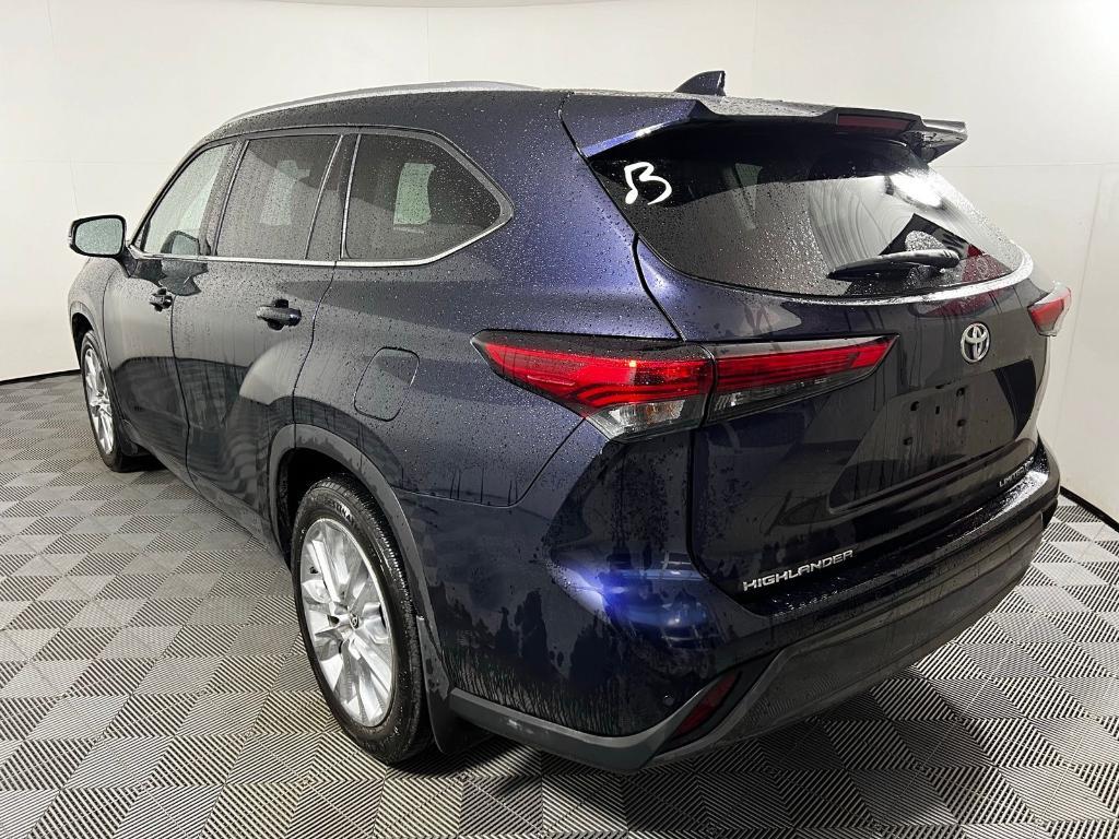 used 2020 Toyota Highlander car, priced at $32,482