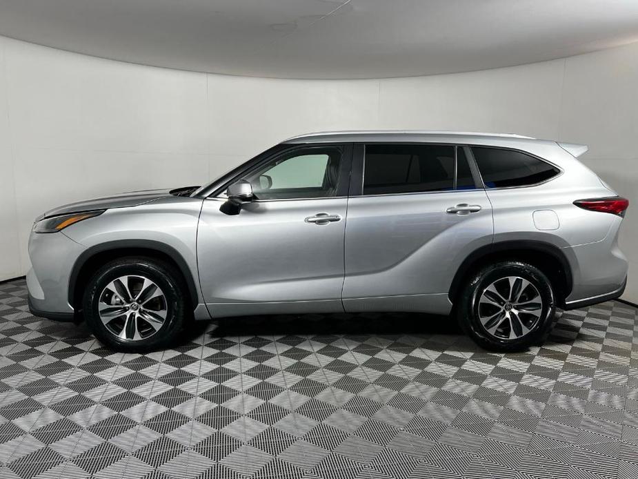 used 2023 Toyota Highlander car, priced at $39,266