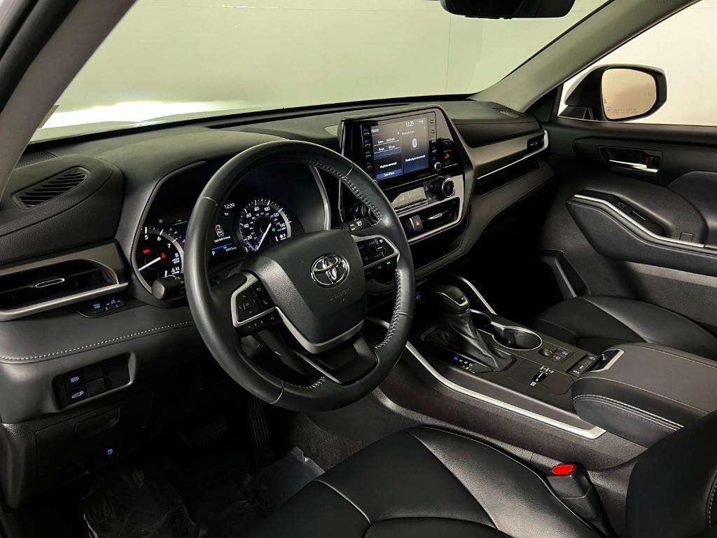 used 2022 Toyota Highlander car, priced at $36,149