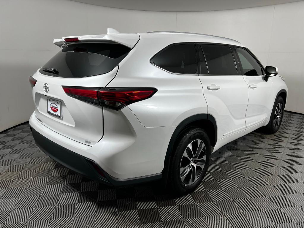 used 2022 Toyota Highlander car, priced at $36,149