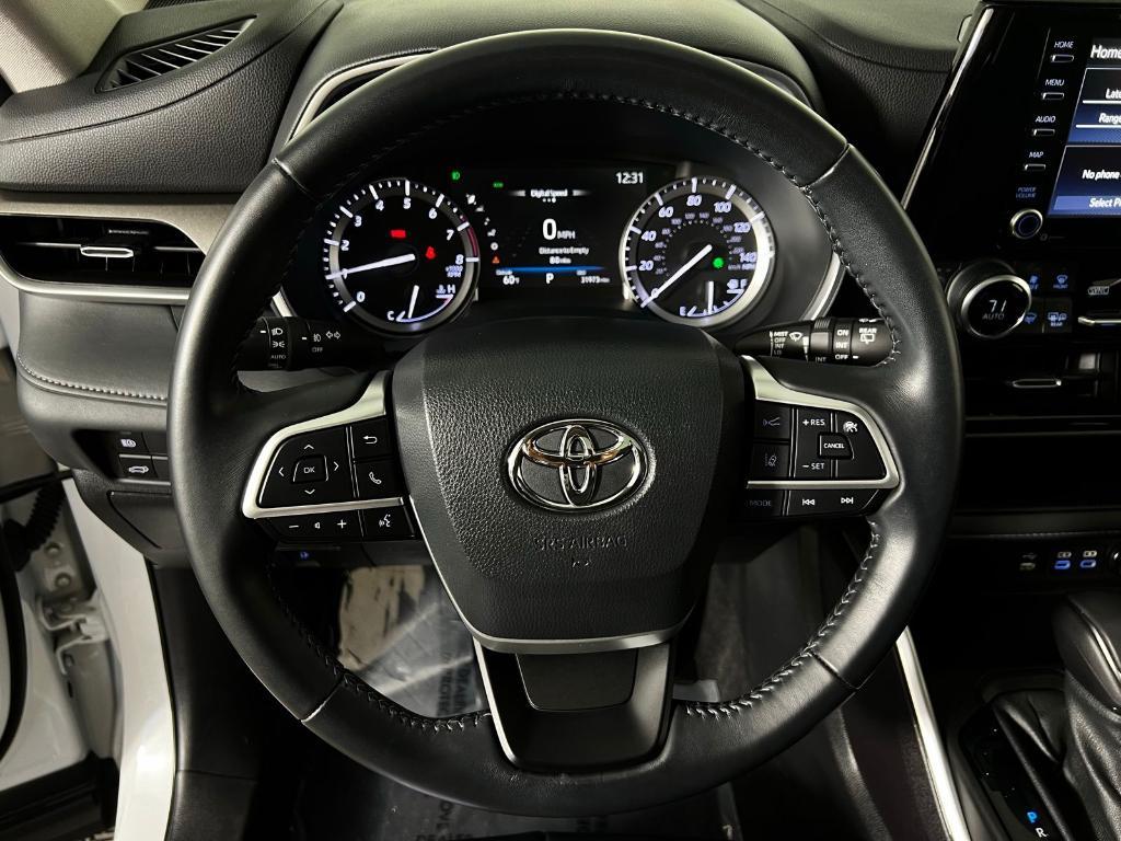 used 2022 Toyota Highlander car, priced at $36,149