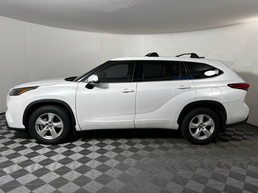 used 2022 Toyota Highlander car, priced at $33,437