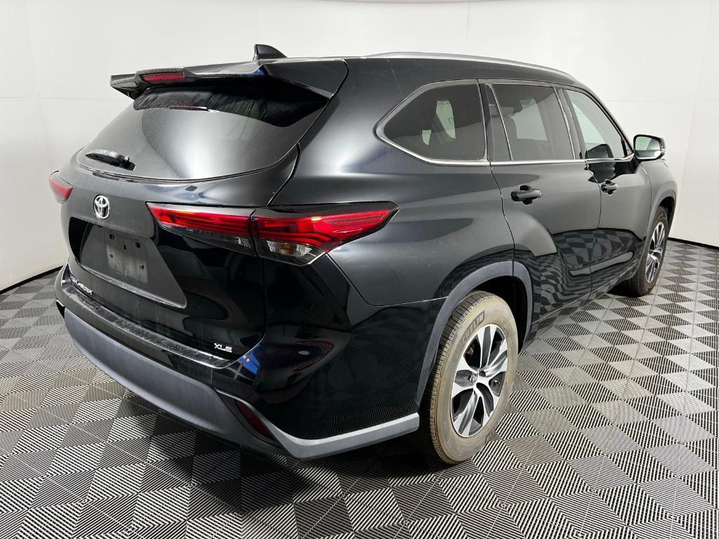 used 2020 Toyota Highlander car, priced at $32,289