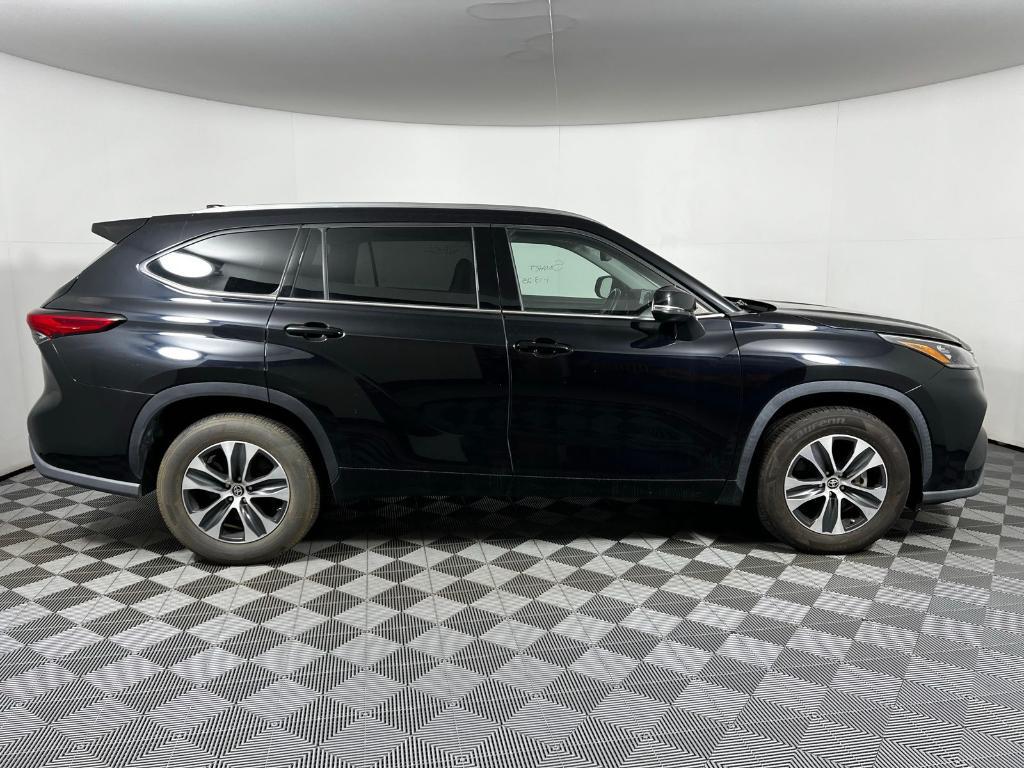 used 2020 Toyota Highlander car, priced at $32,289