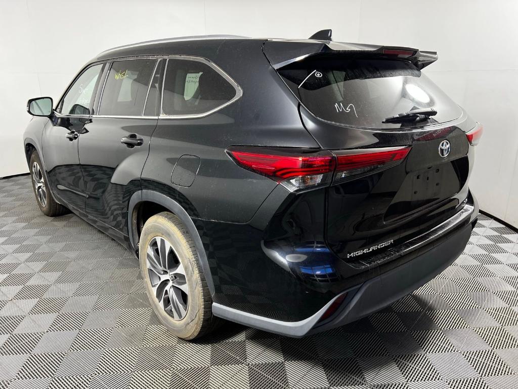 used 2020 Toyota Highlander car, priced at $32,289