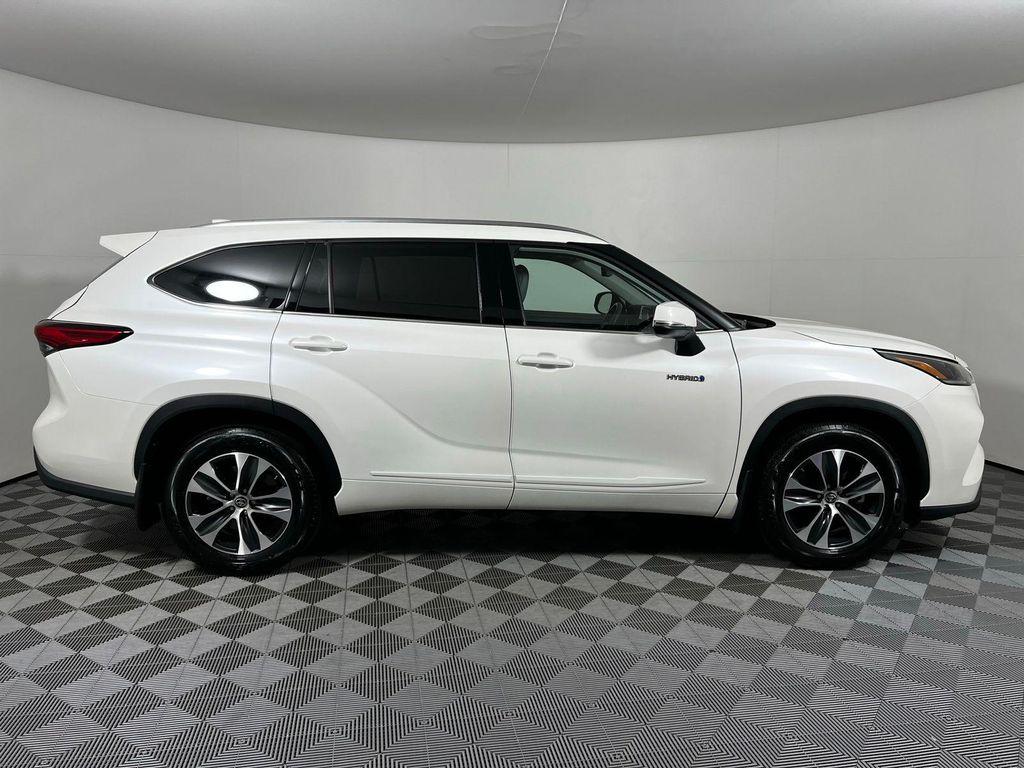 used 2021 Toyota Highlander Hybrid car, priced at $32,169