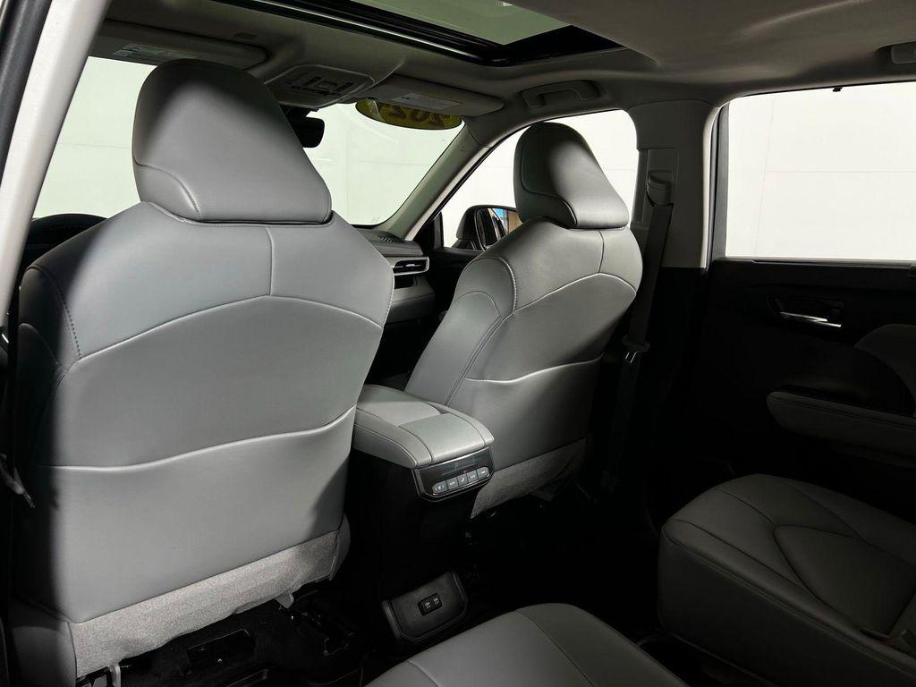 used 2021 Toyota Highlander Hybrid car, priced at $32,169