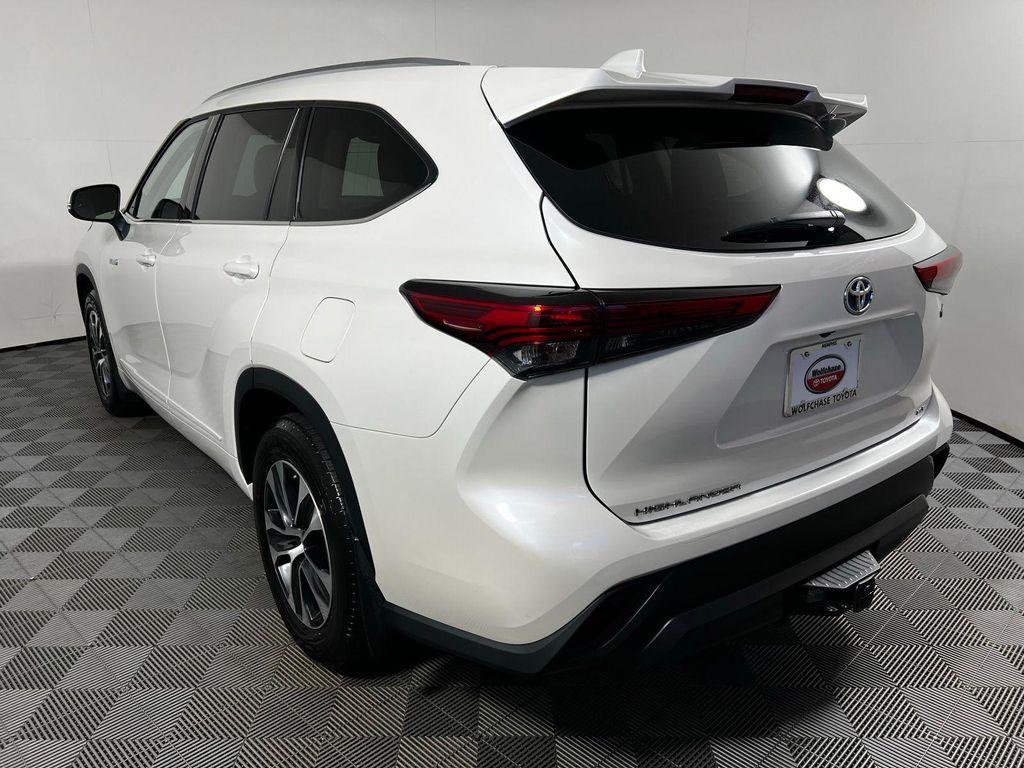 used 2021 Toyota Highlander Hybrid car, priced at $32,169