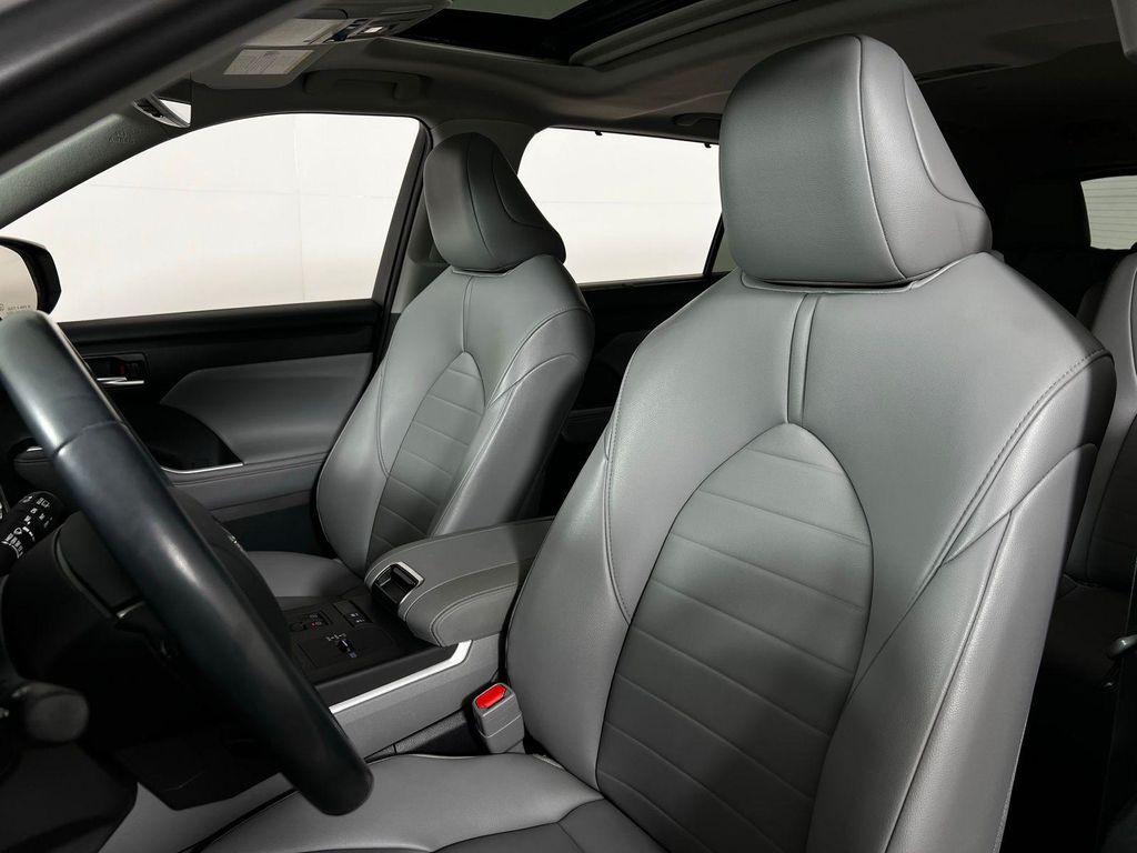 used 2021 Toyota Highlander Hybrid car, priced at $32,169