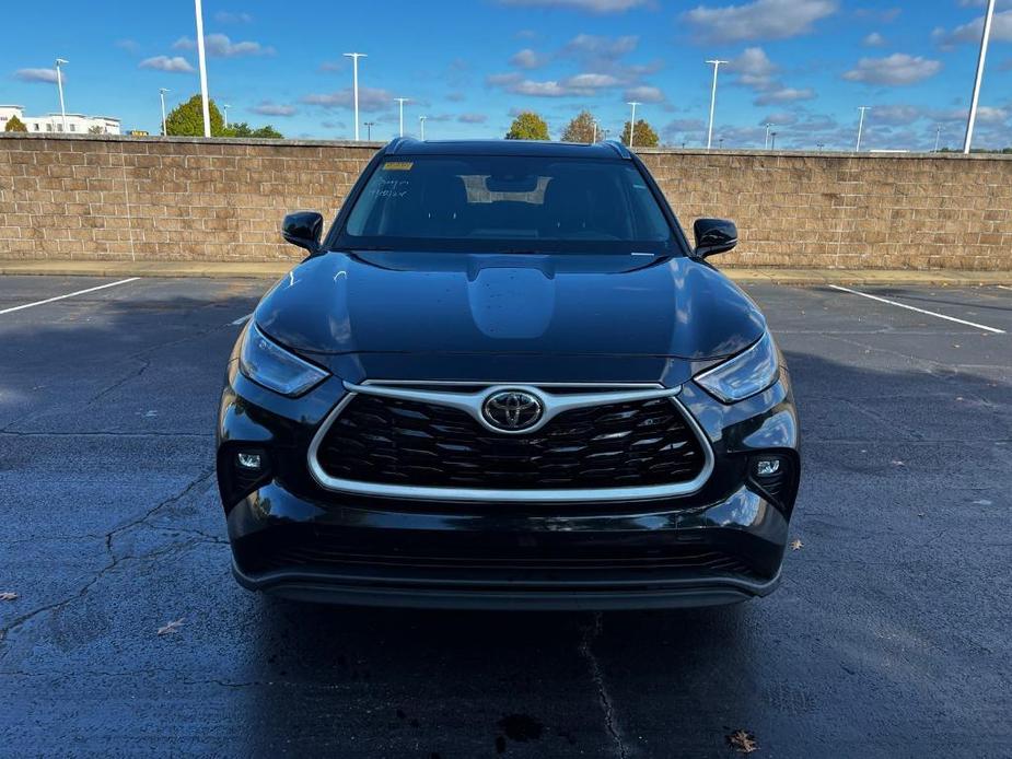 used 2021 Toyota Highlander car, priced at $31,289