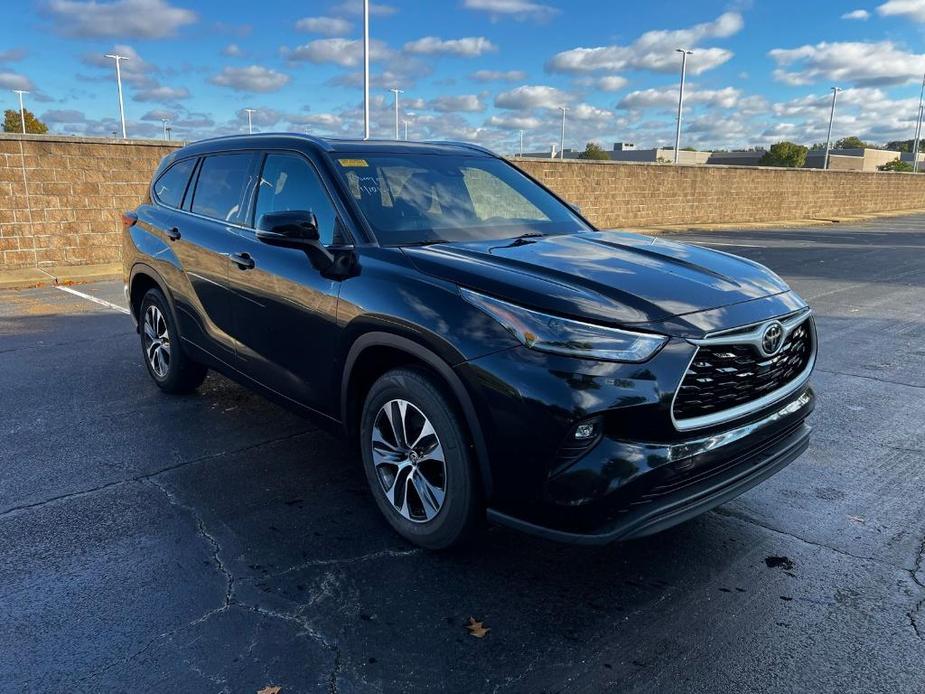 used 2021 Toyota Highlander car, priced at $31,289