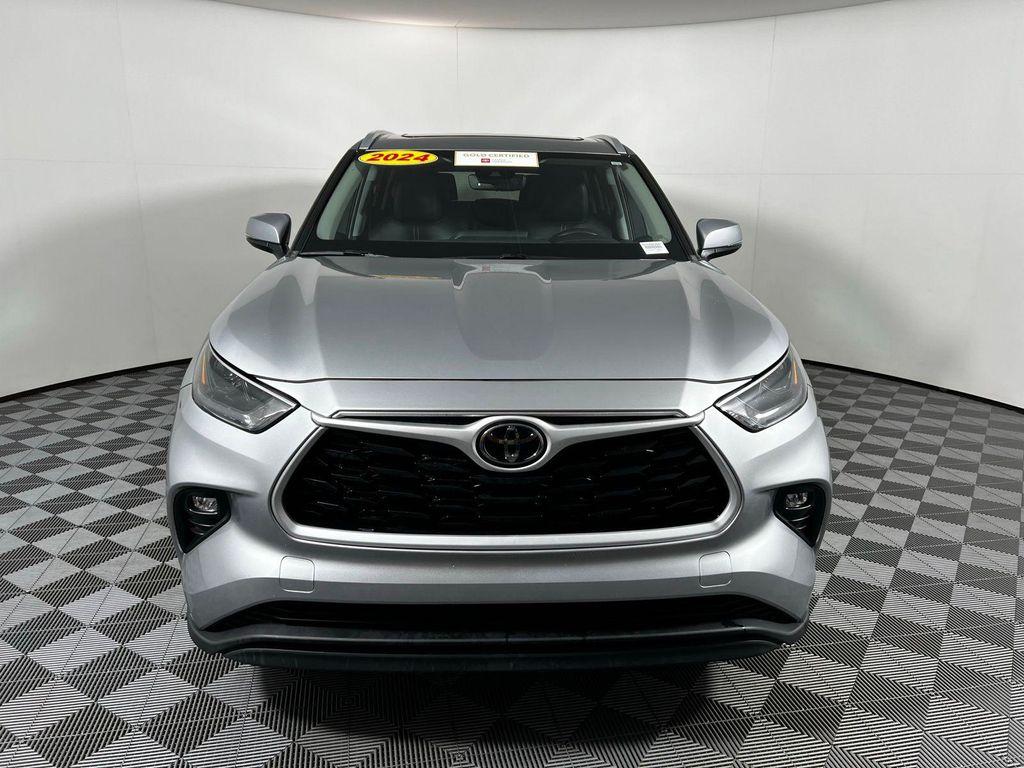 used 2024 Toyota Highlander car, priced at $36,883