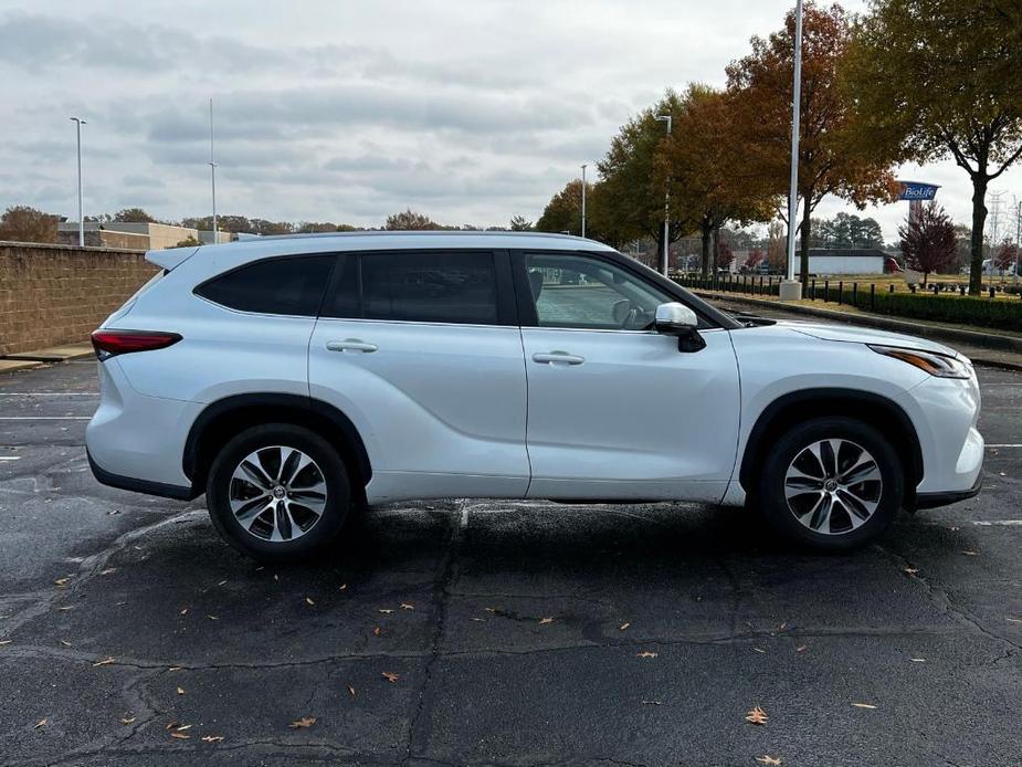 used 2023 Toyota Highlander car, priced at $35,670