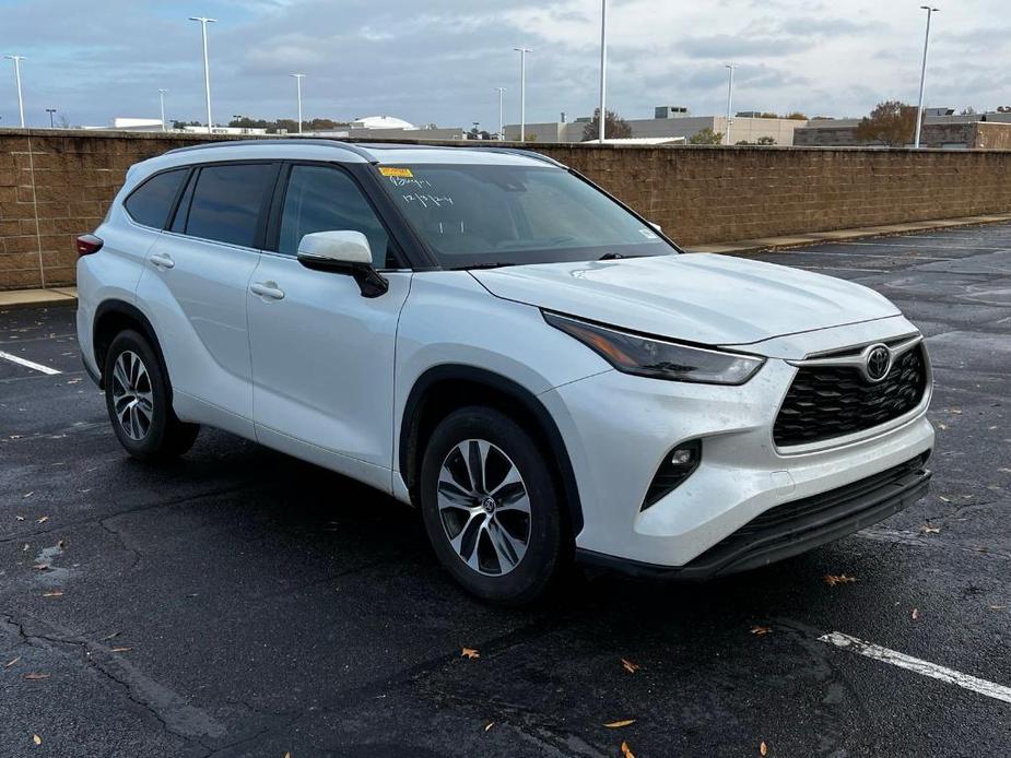 used 2023 Toyota Highlander car, priced at $35,670