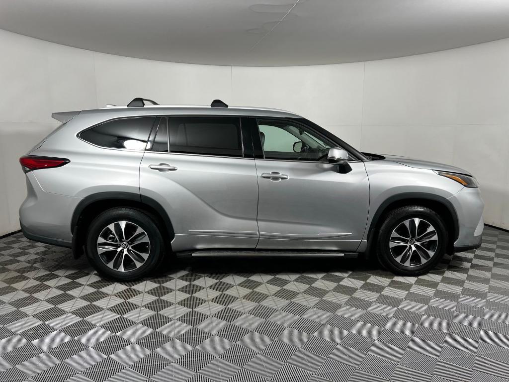 used 2022 Toyota Highlander car, priced at $35,289