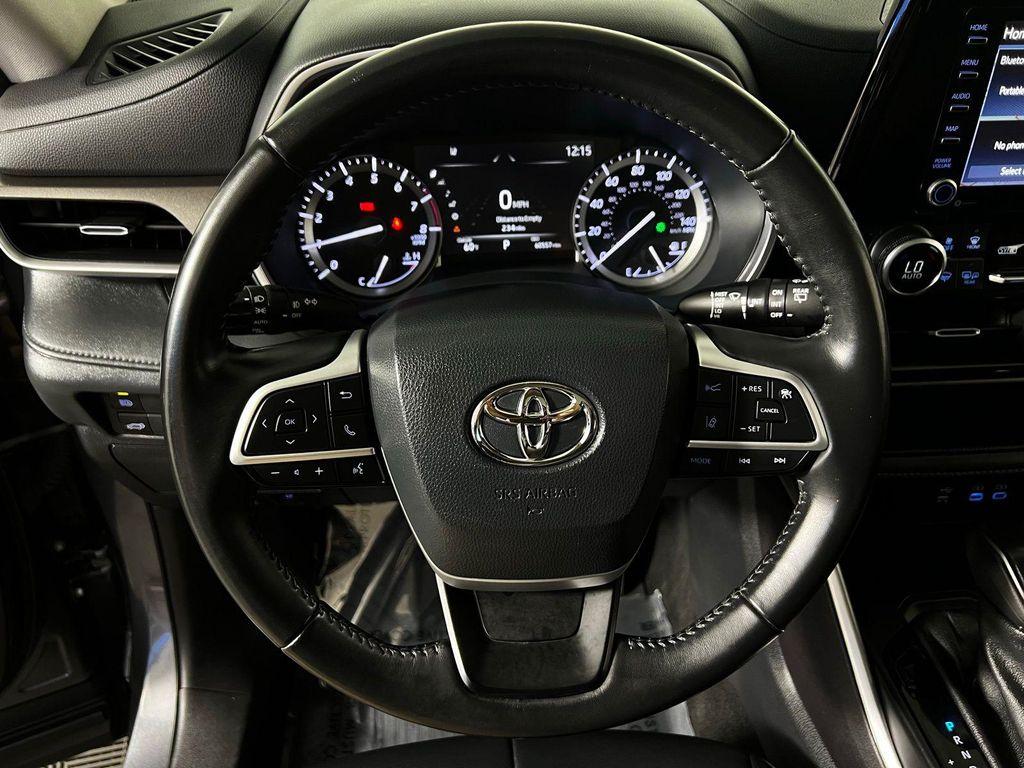 used 2022 Toyota Highlander car, priced at $33,181