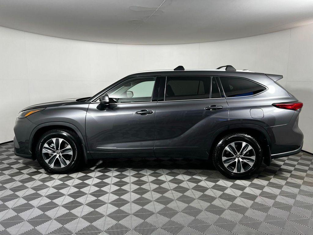used 2022 Toyota Highlander car, priced at $33,181
