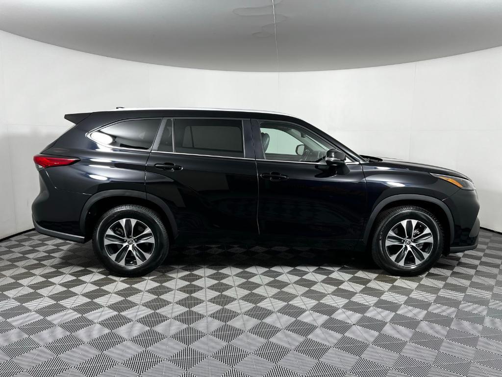 used 2023 Toyota Highlander car, priced at $37,598