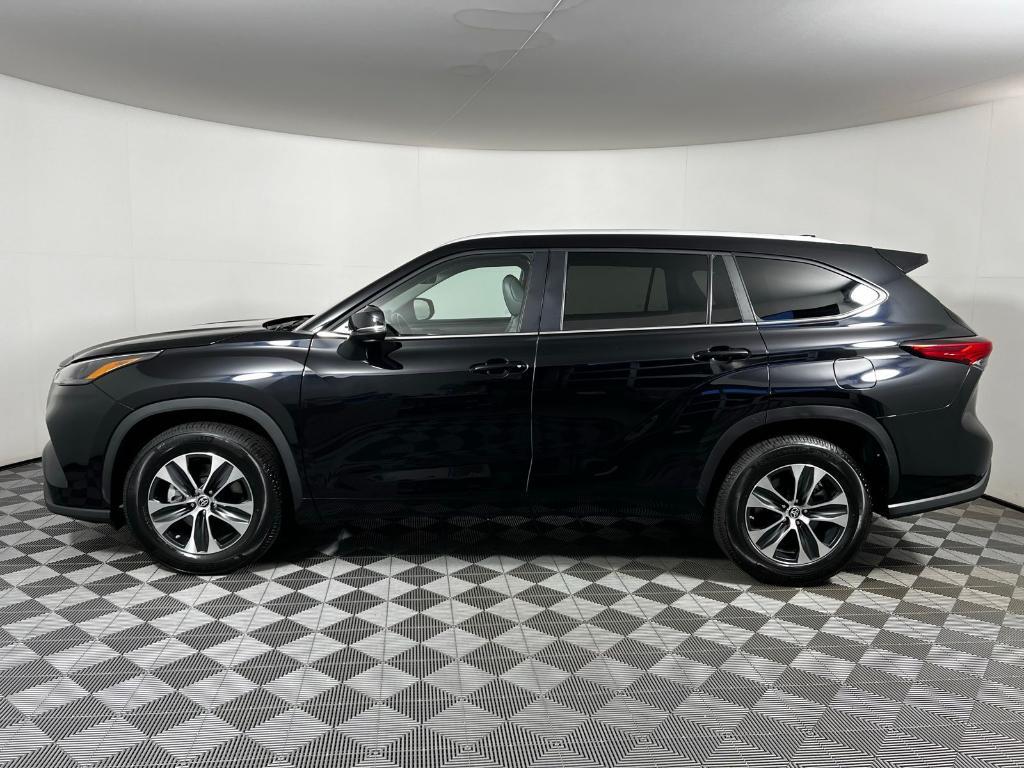 used 2023 Toyota Highlander car, priced at $37,598