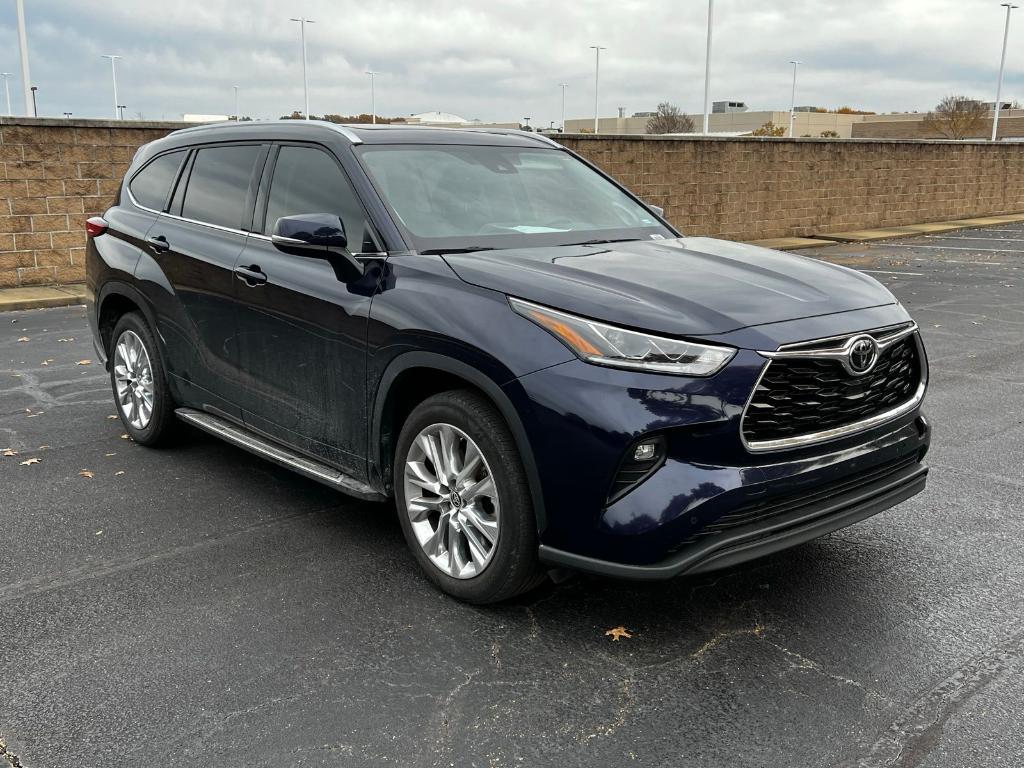 used 2023 Toyota Highlander car, priced at $35,152