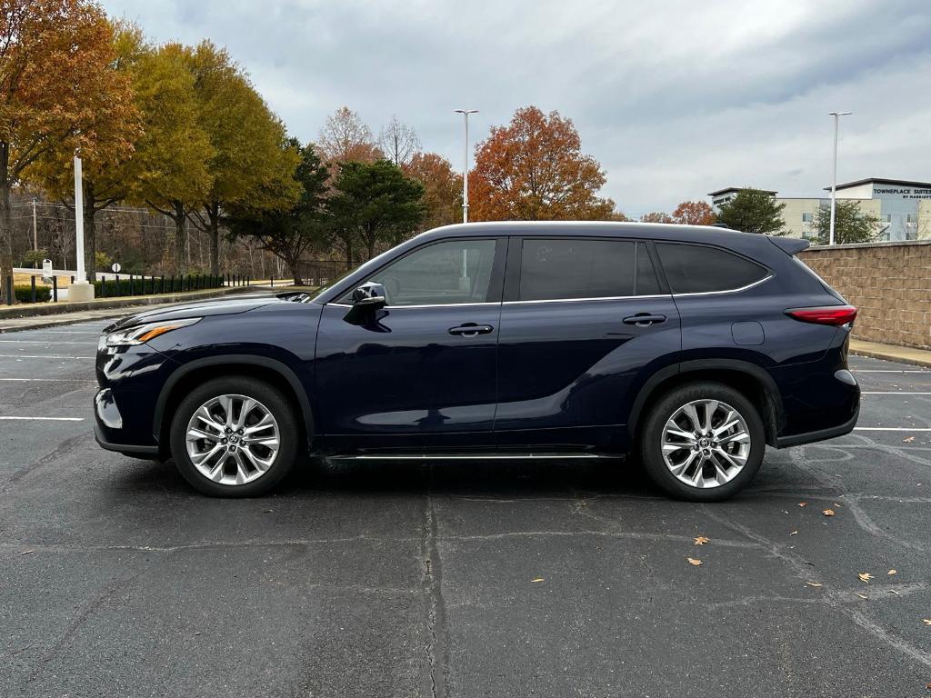 used 2023 Toyota Highlander car, priced at $35,152