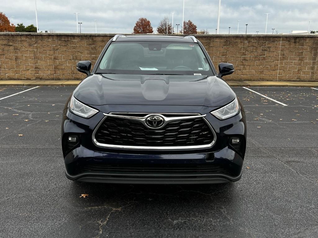 used 2023 Toyota Highlander car, priced at $35,152