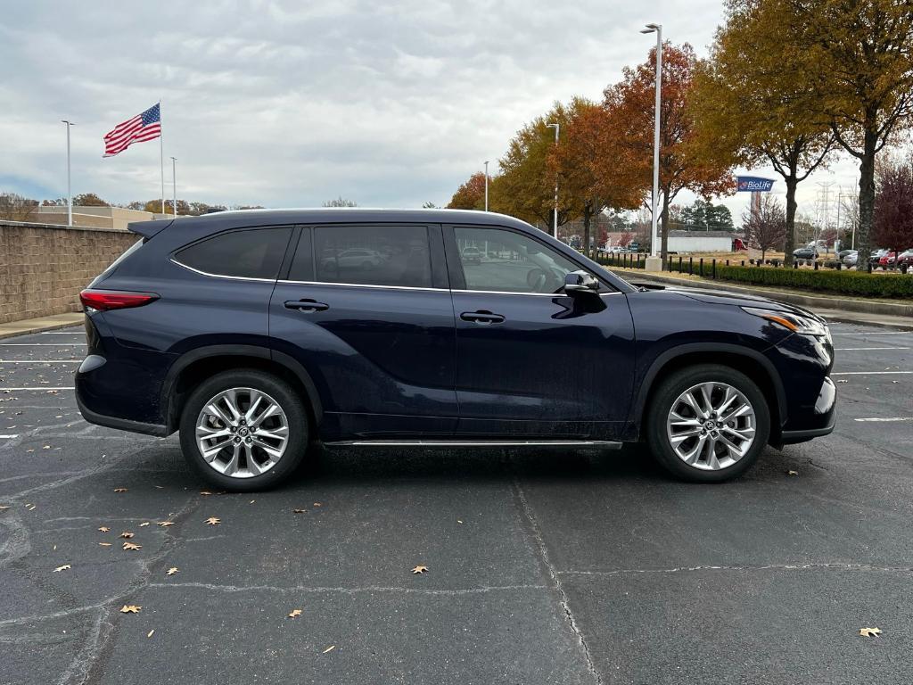 used 2023 Toyota Highlander car, priced at $35,152