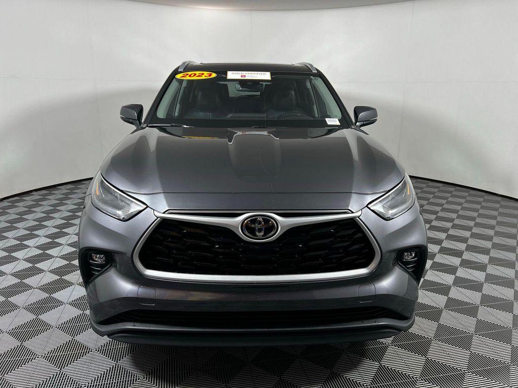 used 2023 Toyota Highlander car, priced at $30,729