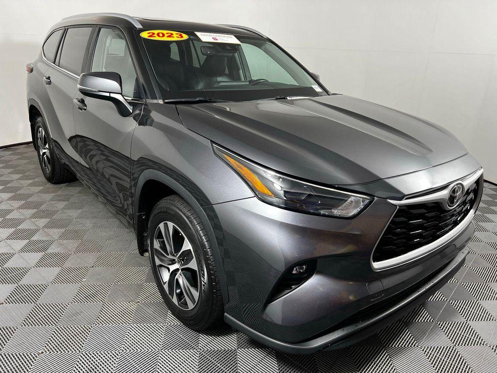 used 2023 Toyota Highlander car, priced at $30,729
