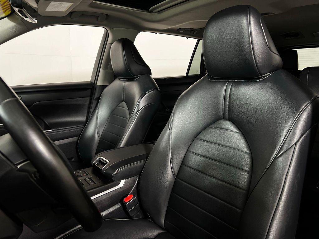 used 2023 Toyota Highlander car, priced at $30,729
