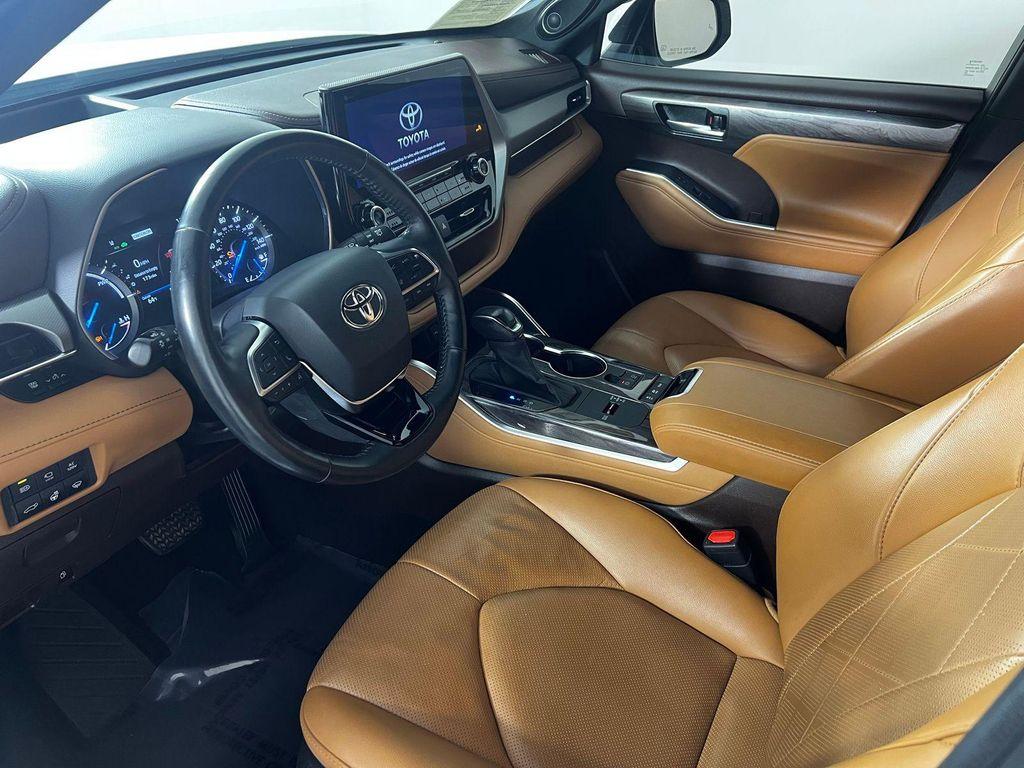 used 2021 Toyota Highlander Hybrid car, priced at $37,631