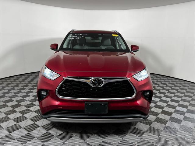 used 2021 Toyota Highlander car, priced at $41,474