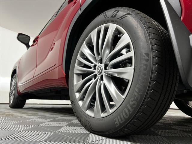 used 2021 Toyota Highlander car, priced at $41,474