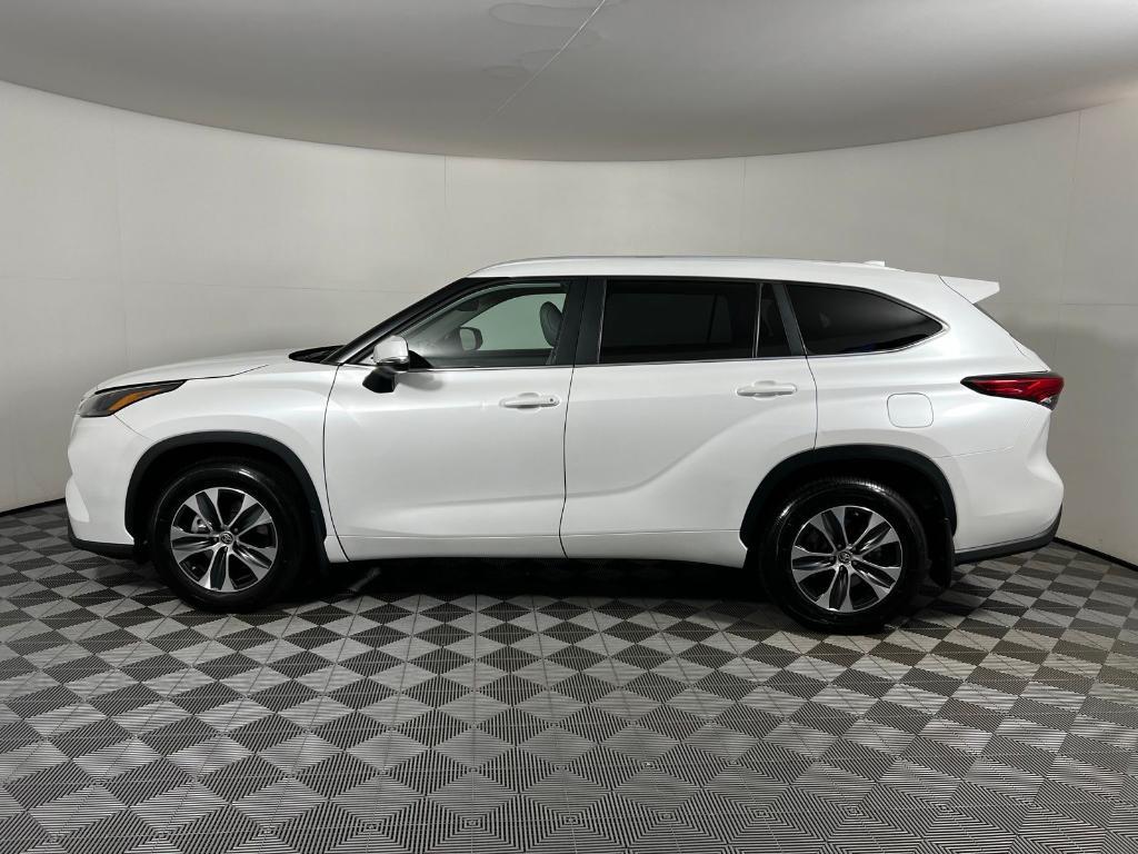 used 2023 Toyota Highlander car, priced at $35,388