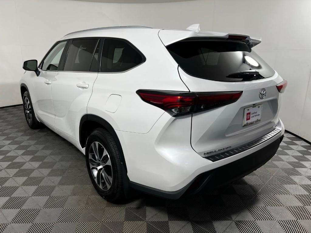 used 2023 Toyota Highlander car, priced at $35,388