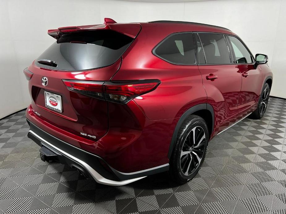 used 2021 Toyota Highlander car, priced at $34,677