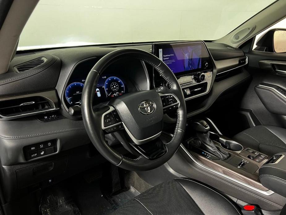 used 2023 Toyota Highlander car, priced at $37,413