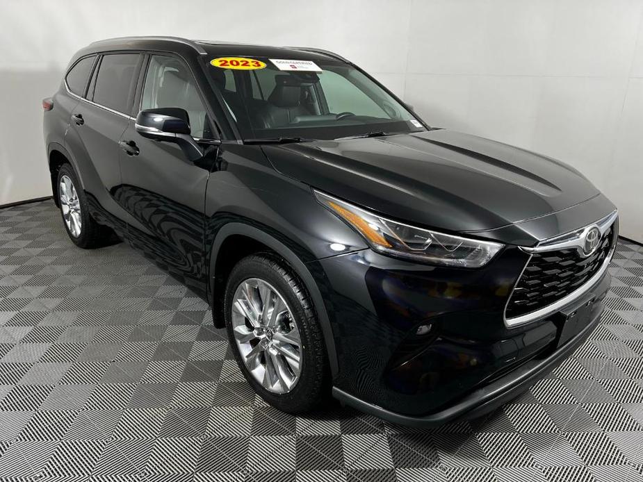 used 2023 Toyota Highlander car, priced at $37,413