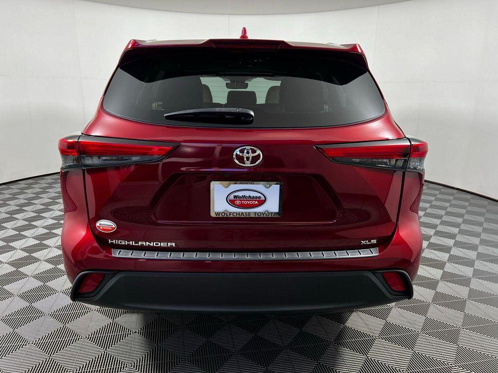 used 2022 Toyota Highlander car, priced at $30,768