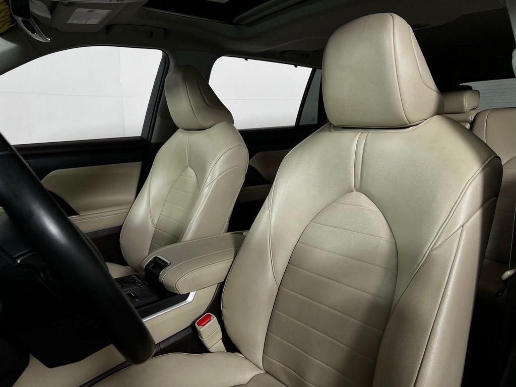 used 2022 Toyota Highlander car, priced at $30,768