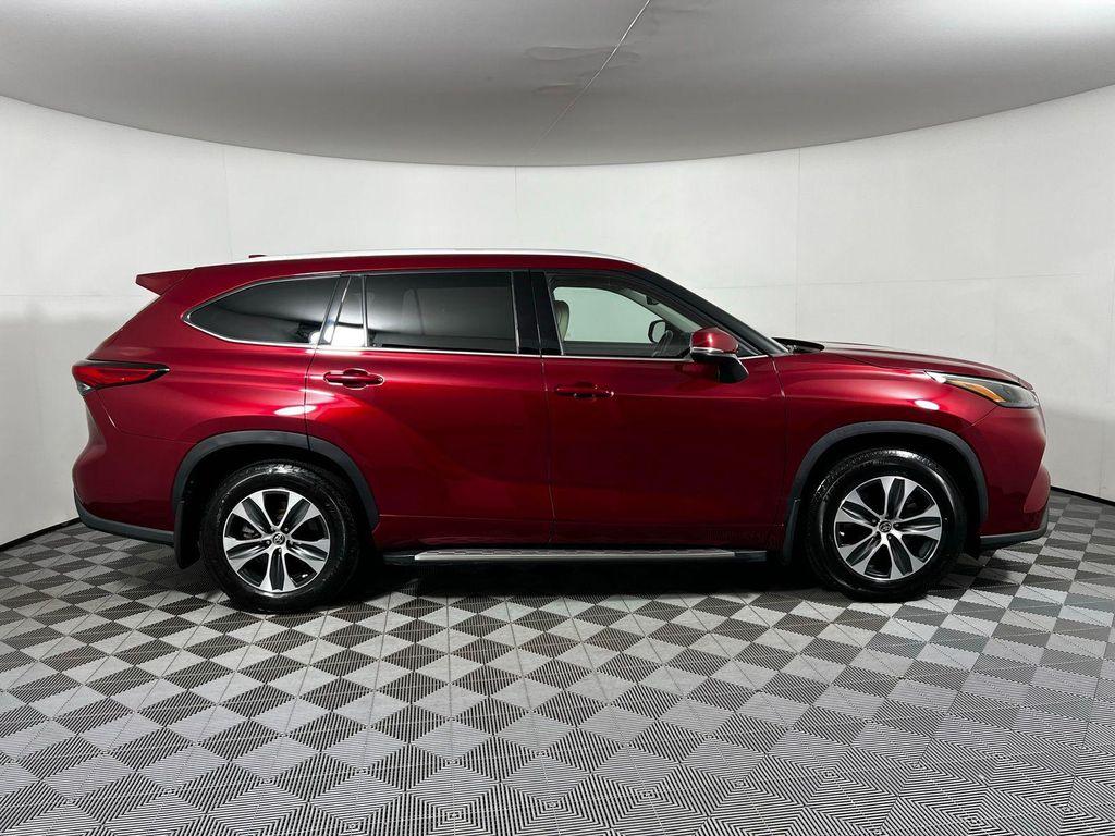 used 2022 Toyota Highlander car, priced at $30,768