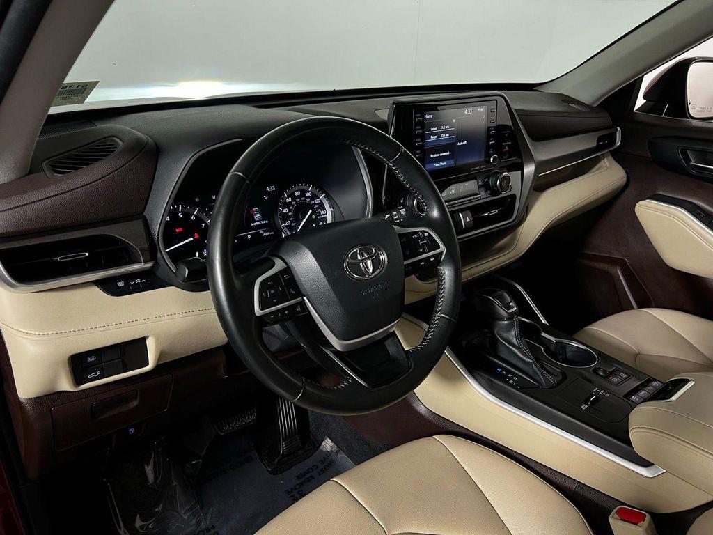 used 2022 Toyota Highlander car, priced at $30,768