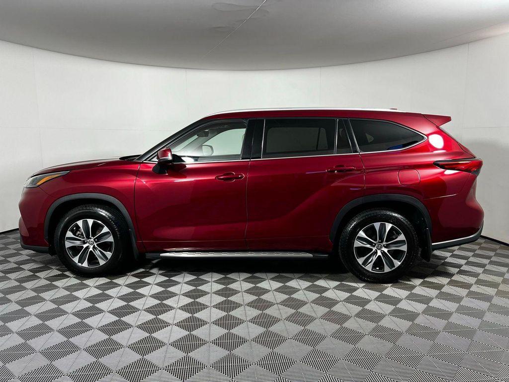 used 2022 Toyota Highlander car, priced at $30,768