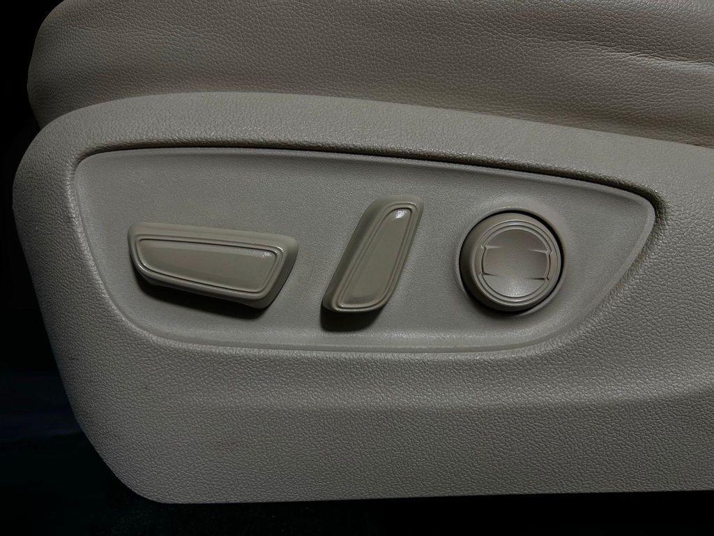 used 2022 Toyota Highlander car, priced at $30,768