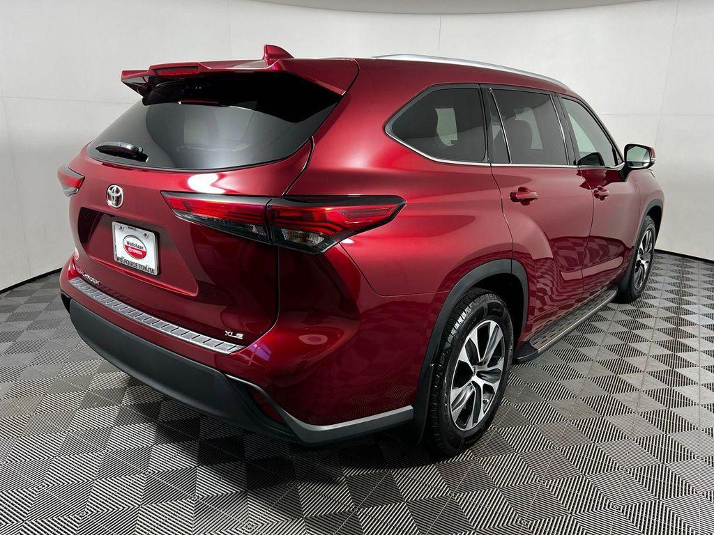 used 2022 Toyota Highlander car, priced at $30,768