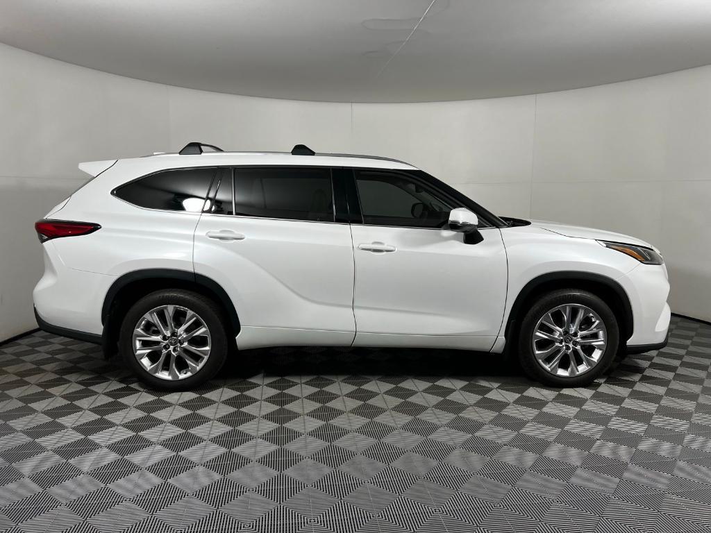 used 2022 Toyota Highlander car, priced at $41,502