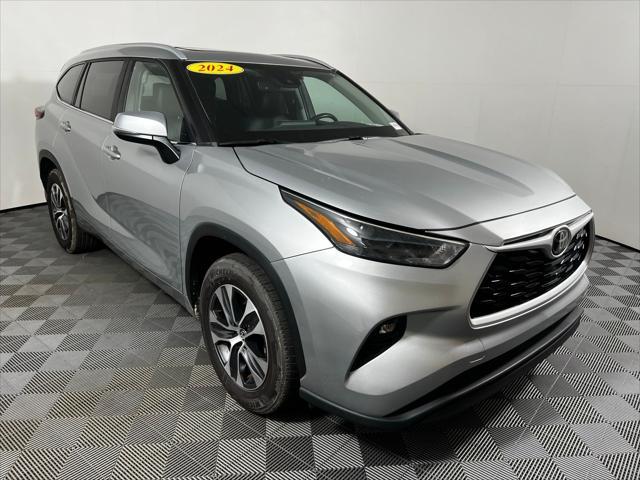 used 2024 Toyota Highlander car, priced at $44,424