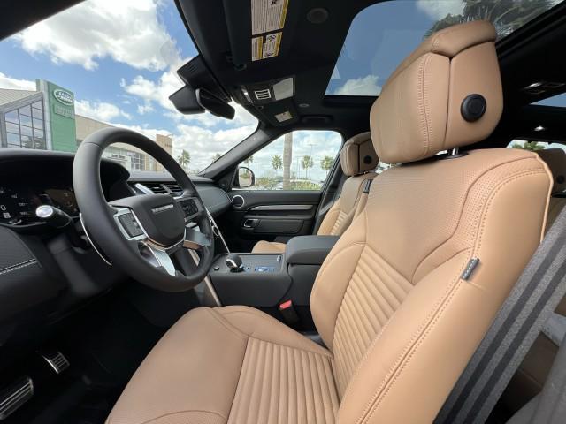 new 2025 Land Rover Discovery car, priced at $70,643