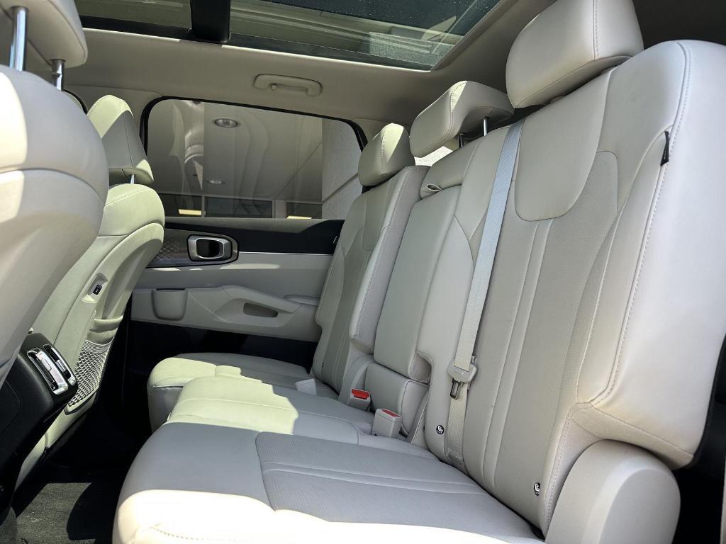 used 2025 Kia Sorento car, priced at $36,590
