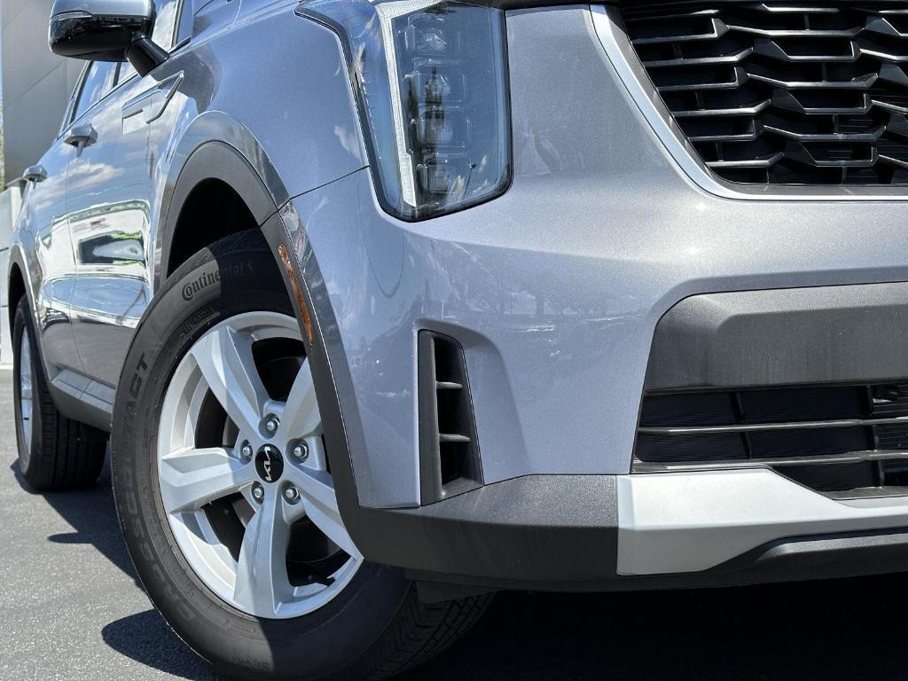 used 2025 Kia Sorento car, priced at $27,990